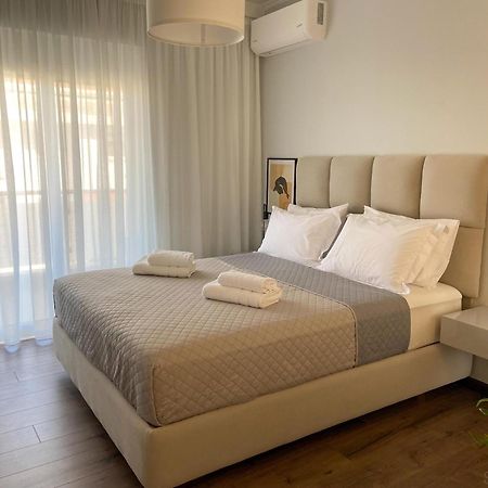 Simplycity Homestay Apartments เกรมาสตี ภายนอก รูปภาพ