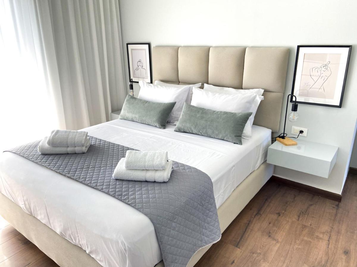 Simplycity Homestay Apartments เกรมาสตี ภายนอก รูปภาพ