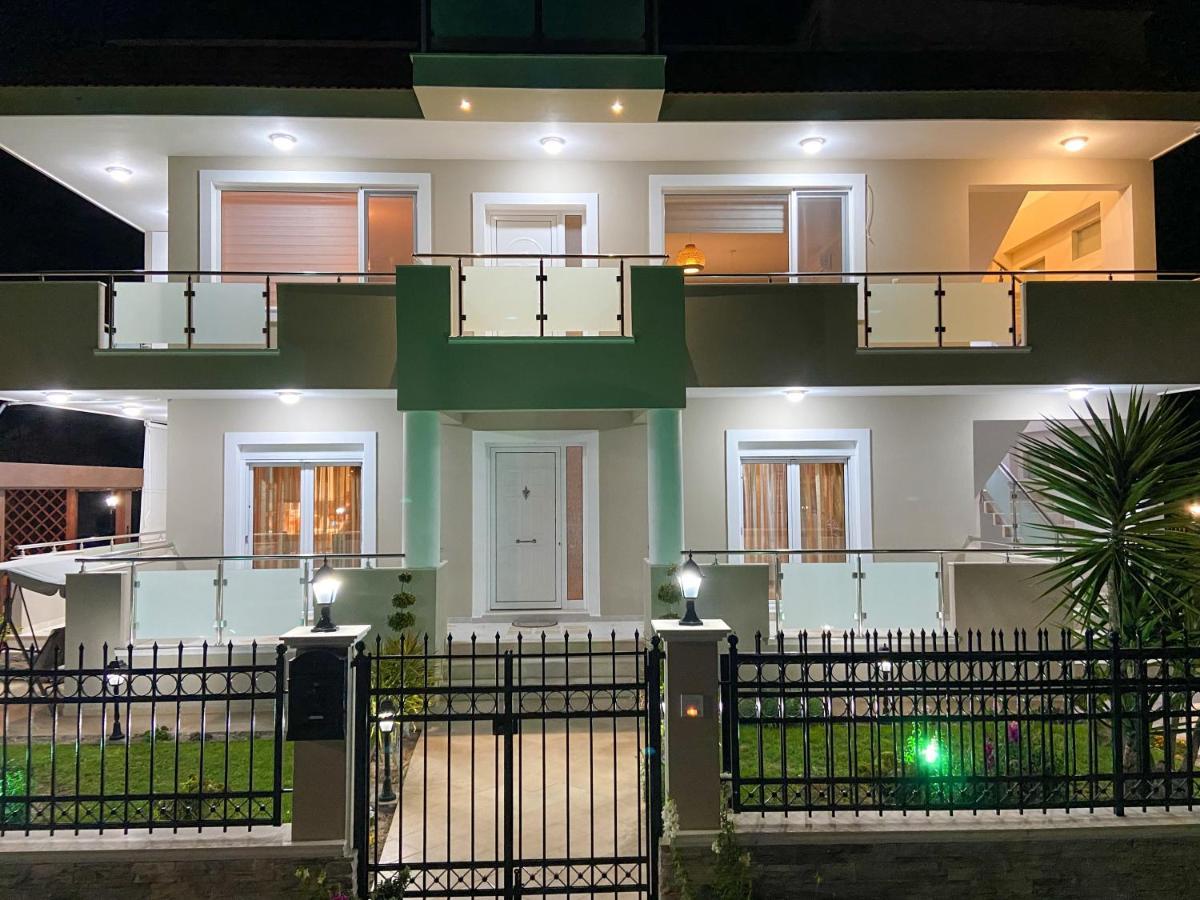 Simplycity Homestay Apartments เกรมาสตี ภายนอก รูปภาพ